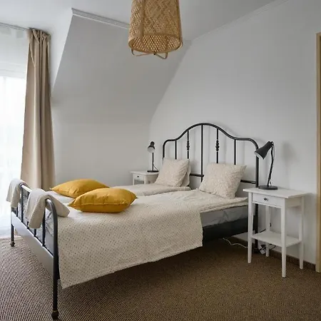 Buekfuerdo Kuria Szoba, Buekfalva Apartment